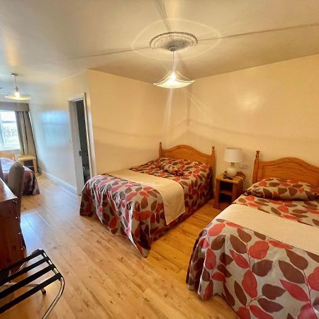 Goldendawn Guest House Citywest Eksteriør billede