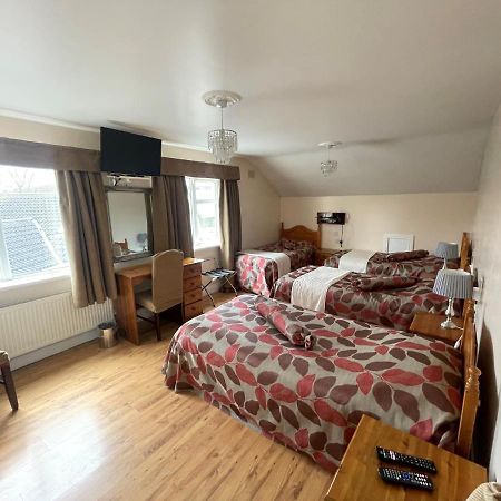Goldendawn Guest House Citywest Eksteriør billede